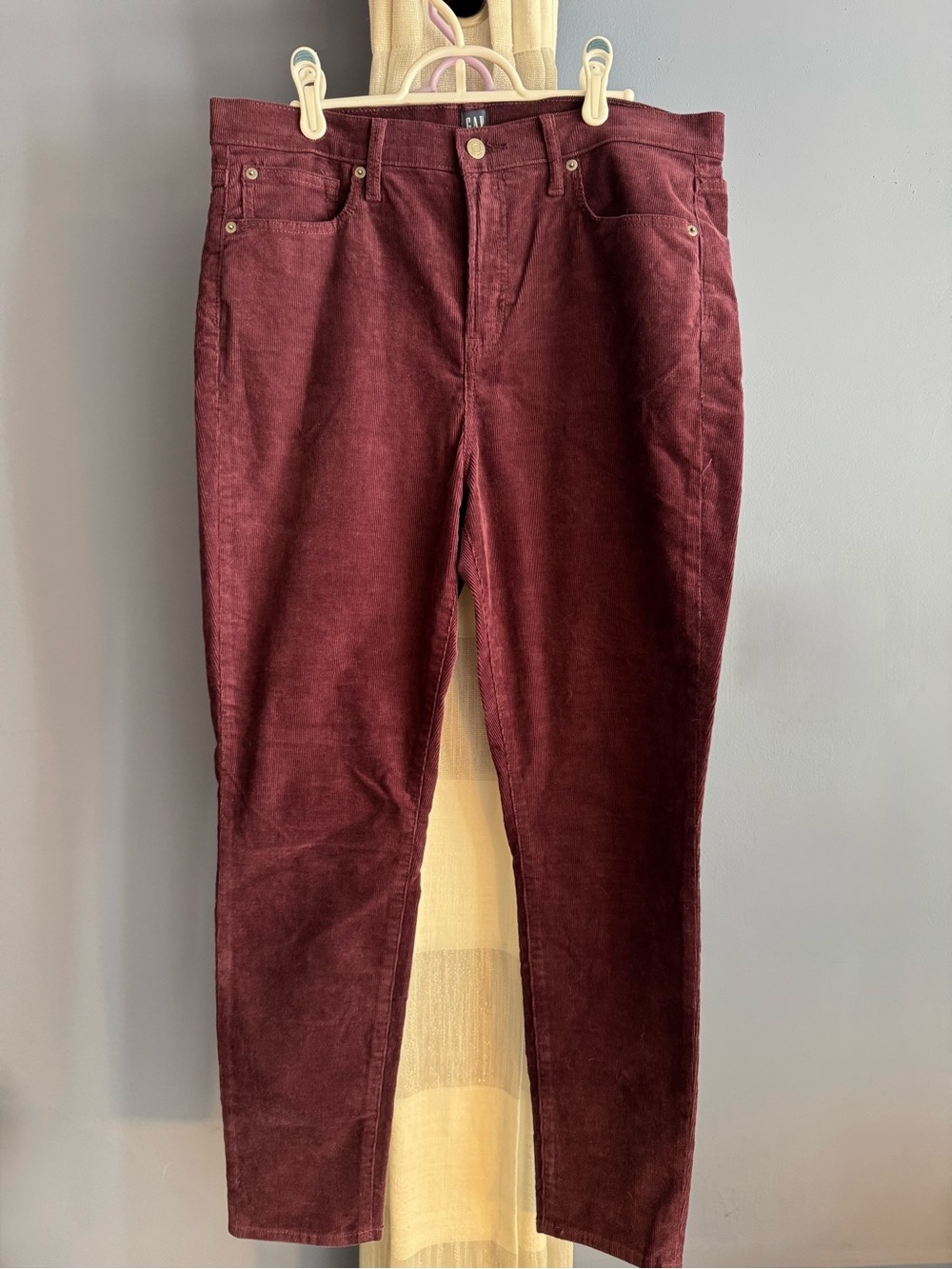 GAP Slim Straight Corduroy Jeans in Burgundy